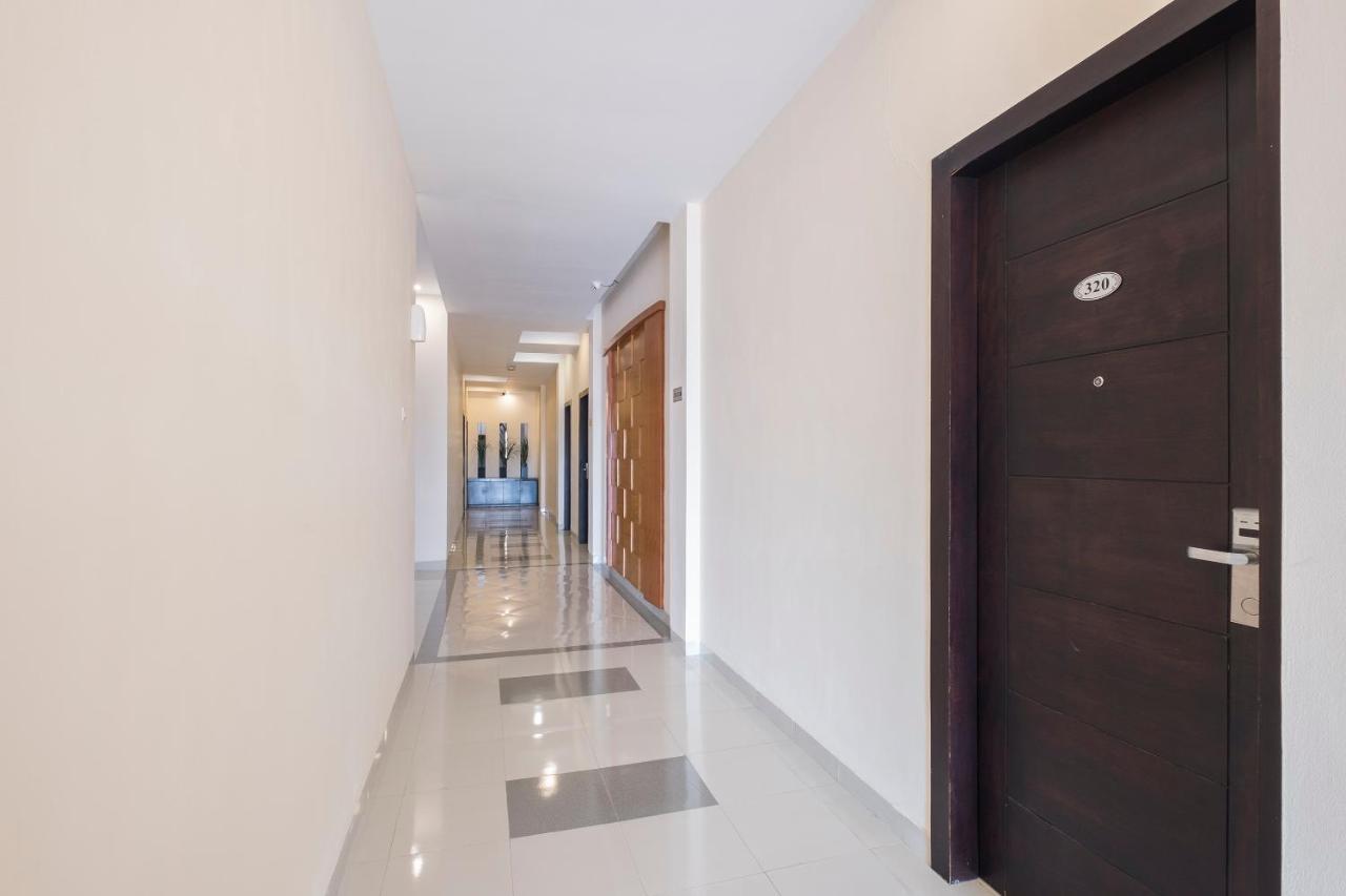 Oyo 424 Asia Hotel Makassar Eksteriør billede