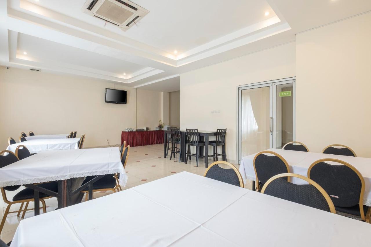 Oyo 424 Asia Hotel Makassar Eksteriør billede