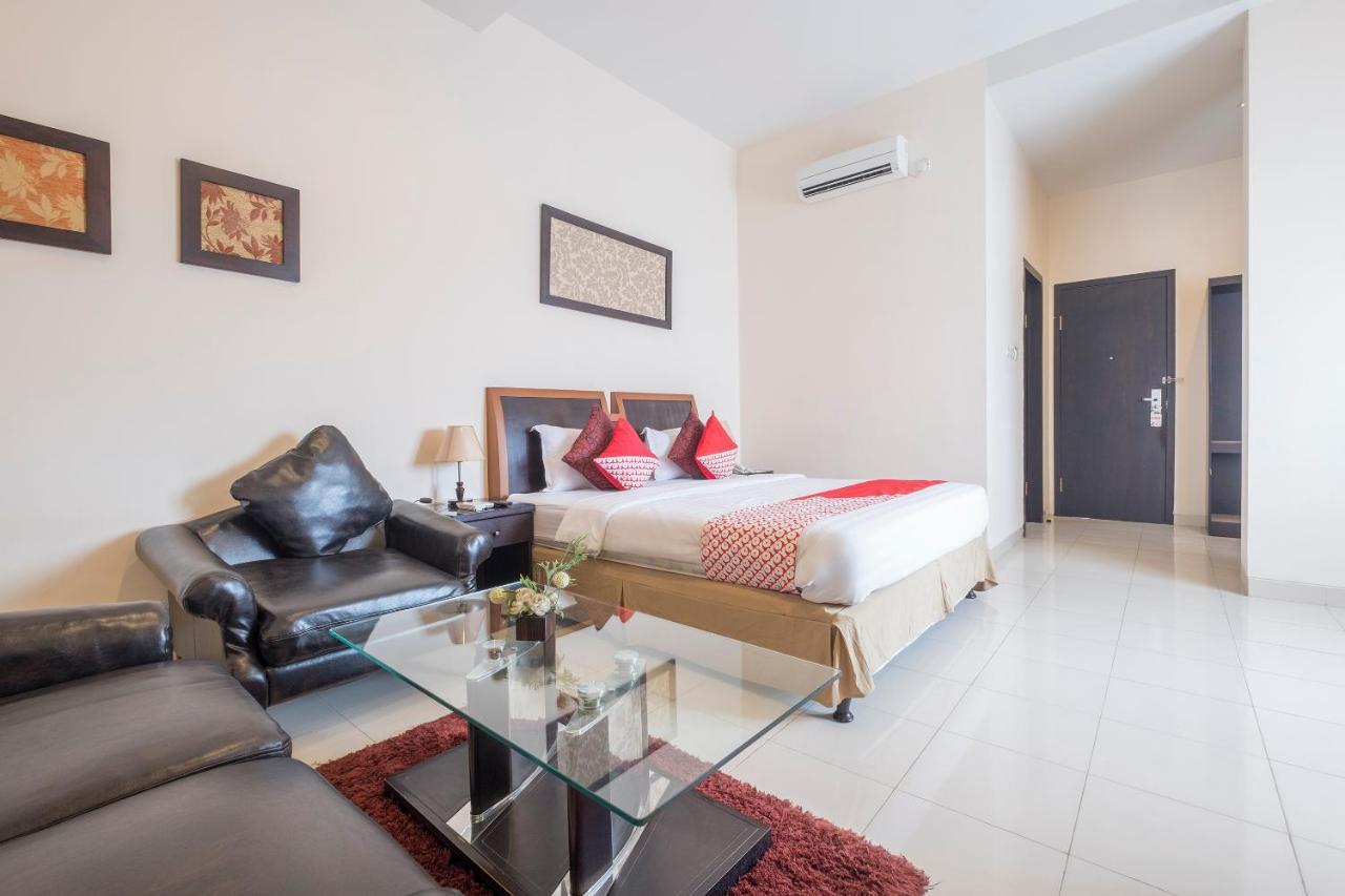 Oyo 424 Asia Hotel Makassar Eksteriør billede