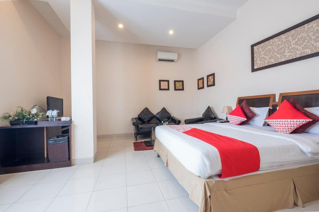 Oyo 424 Asia Hotel Makassar Eksteriør billede
