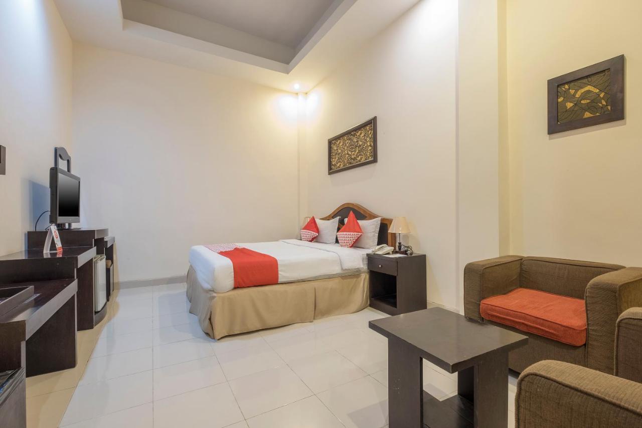 Oyo 424 Asia Hotel Makassar Eksteriør billede
