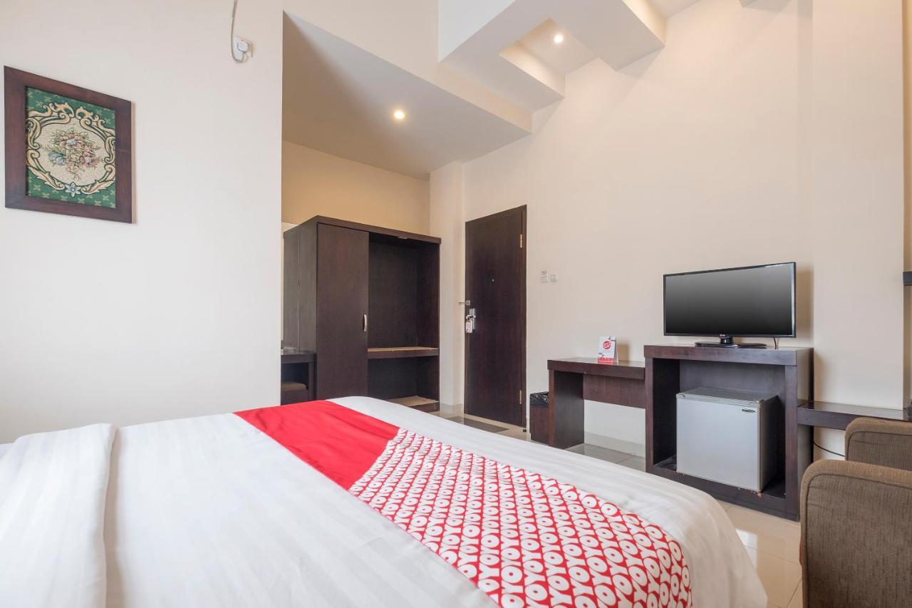 Oyo 424 Asia Hotel Makassar Eksteriør billede