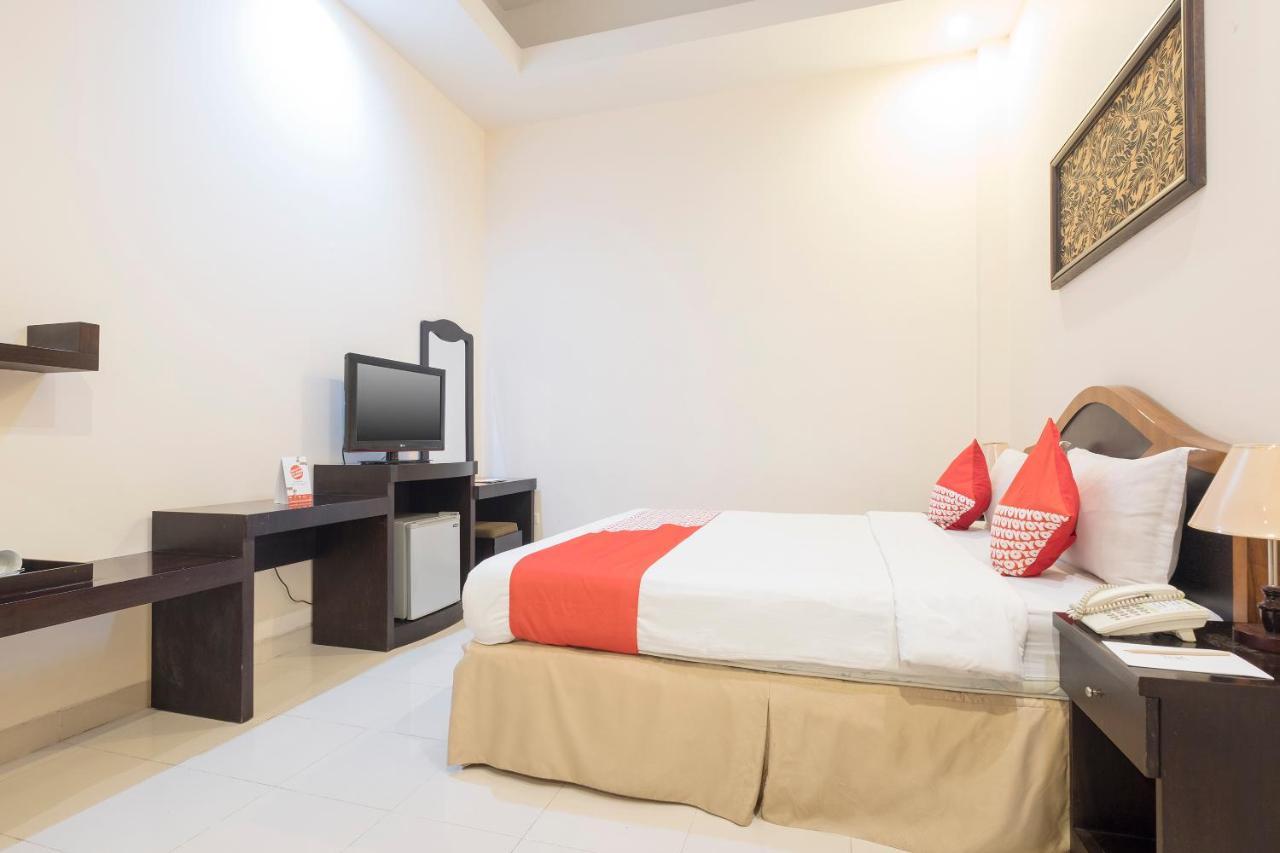 Oyo 424 Asia Hotel Makassar Eksteriør billede