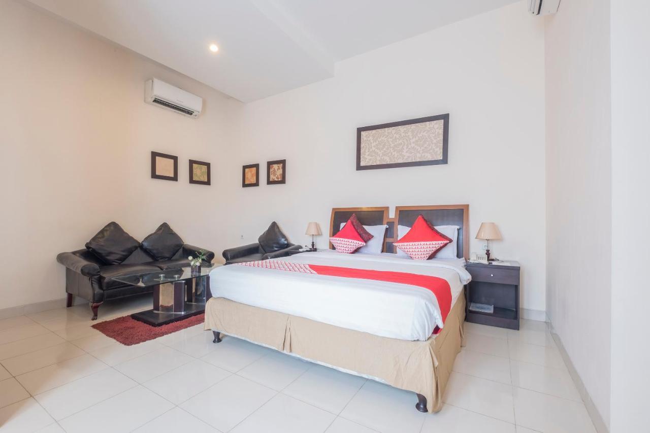 Oyo 424 Asia Hotel Makassar Eksteriør billede