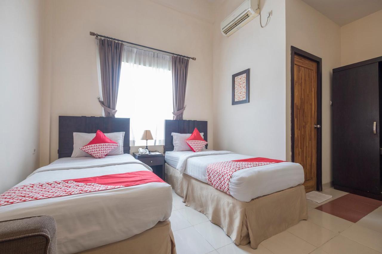 Oyo 424 Asia Hotel Makassar Eksteriør billede
